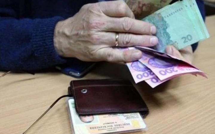 Пенсії з 1 липня зростуть: кому скільки добавлять