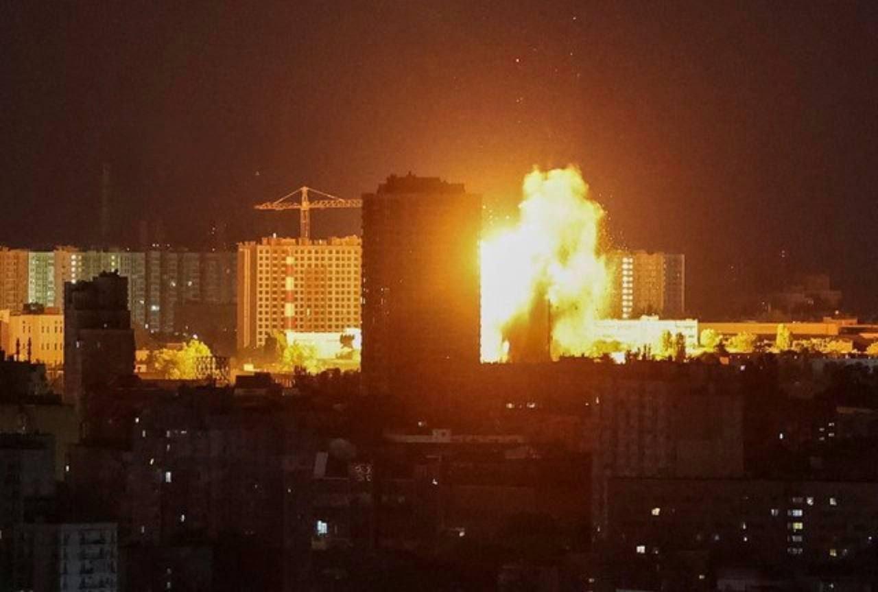 Під час нічної атаки пошкоджено станції метро, мережу електротранспорту, зупинки та спецтехніку