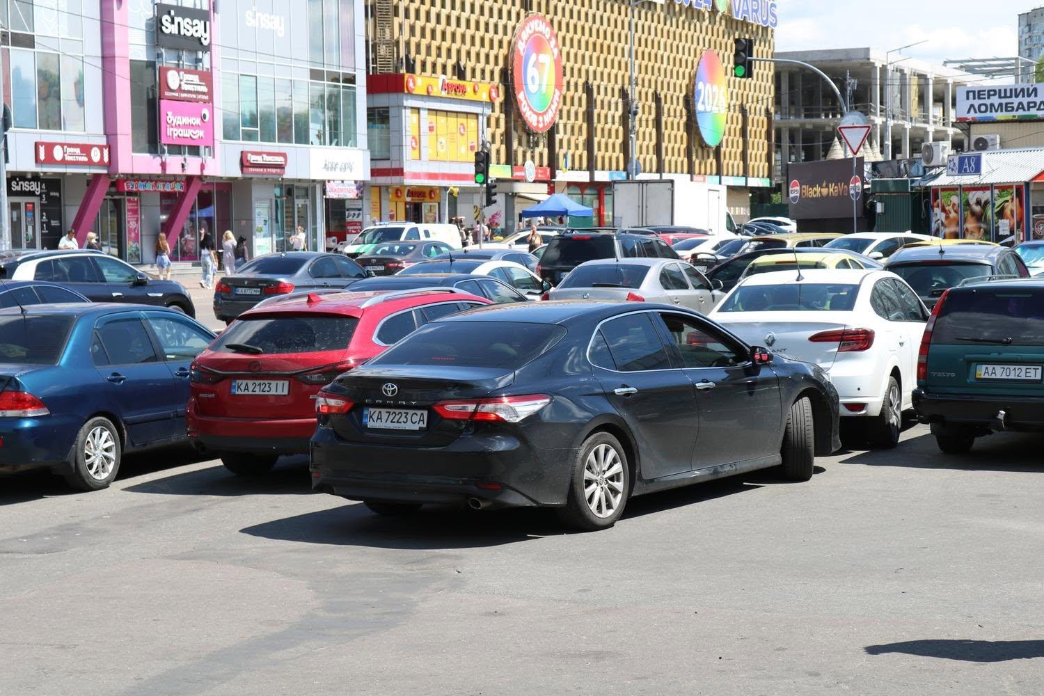 Без хаотичного паркування і незаконних МАФів: територію біля метро «Дарниця» чекає масштабне оновлення