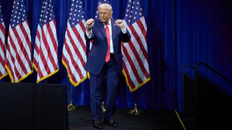 Трампу — 80: на вшанування свята він перетворив Білий дім на спортивну арену