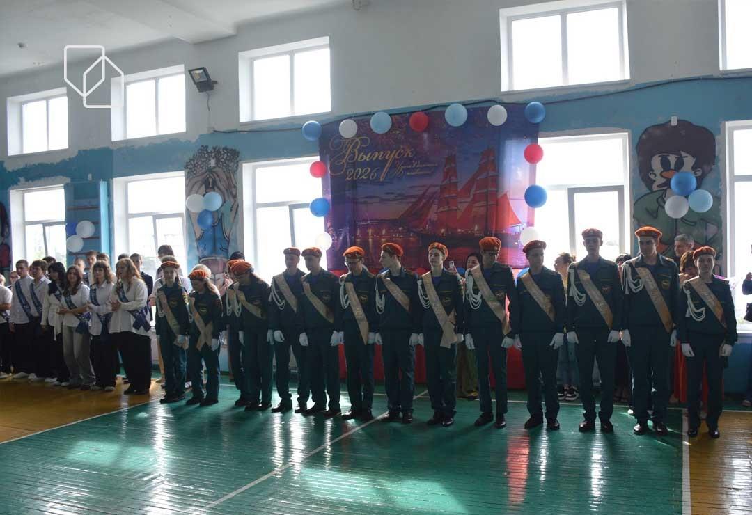 Окупанти під час “останніх дзвоників” агітують дітей до участі у війні проти своєї ж крани