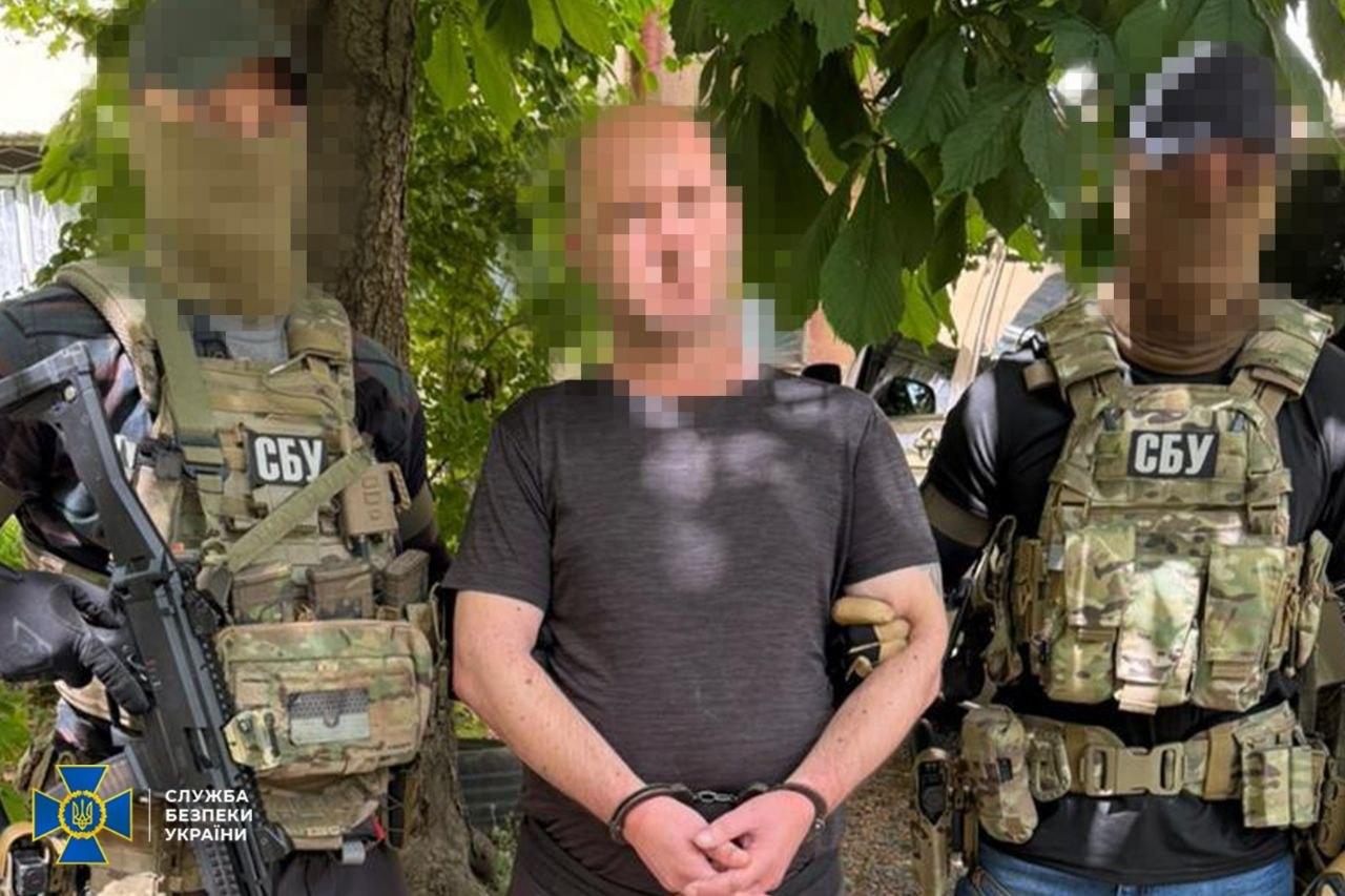 Затриманий експрацівник Укрзалізниці, який охороняв російські військові ешелони під час окупації Херсона