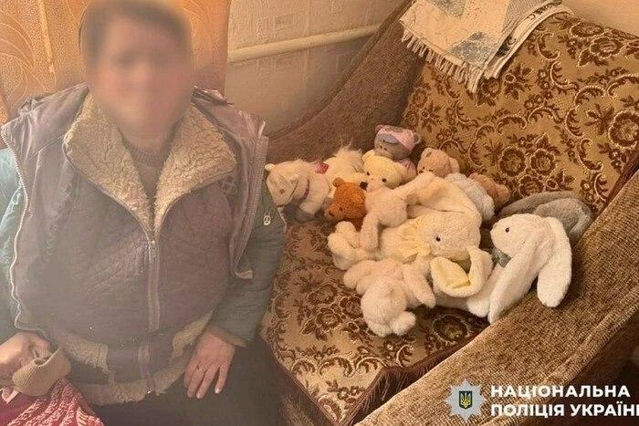 Жінку засудили до року ув’язнення за крадіжку іграшок з дитячої могили на Рівненщині