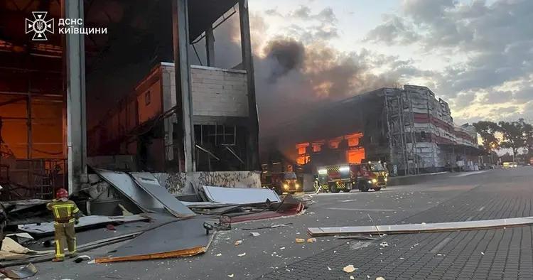 Росіяни за рік пошкодили понад 500 тис. кв. м складів в Україні