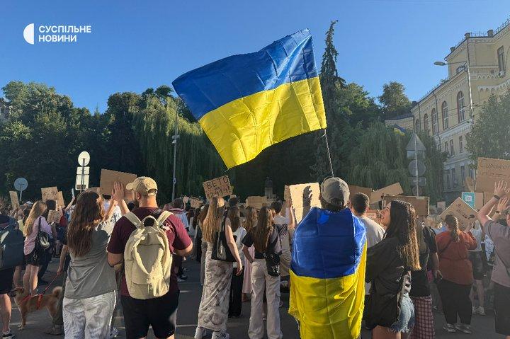 У Києві третій день поспіль протестують проти відставки Федорова: Зеленський заявив, що чує людей