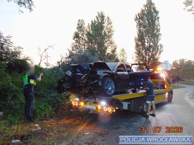 Водій без прав і жінка в багажнику: у Польщі розбилась Audi з сімома  п’яними українцями