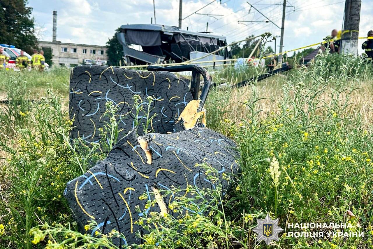На Рівненщині маршрутка зіткнулася з поїздом: є загиблі та постраждалі