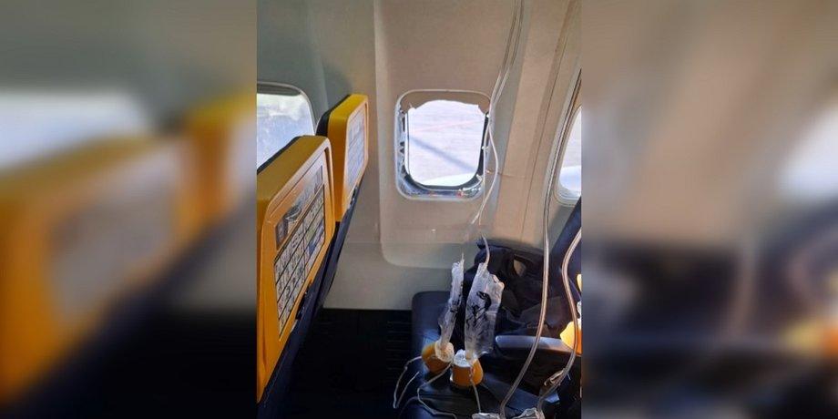 Пасажир Ryanair, якого ледь не затягнуло з літака, вимагає компенсації
