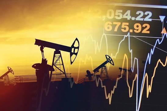Безпекова ситуація, ціни на нафту та допомога Україні вплинуть на курс валют у серпні — банкір