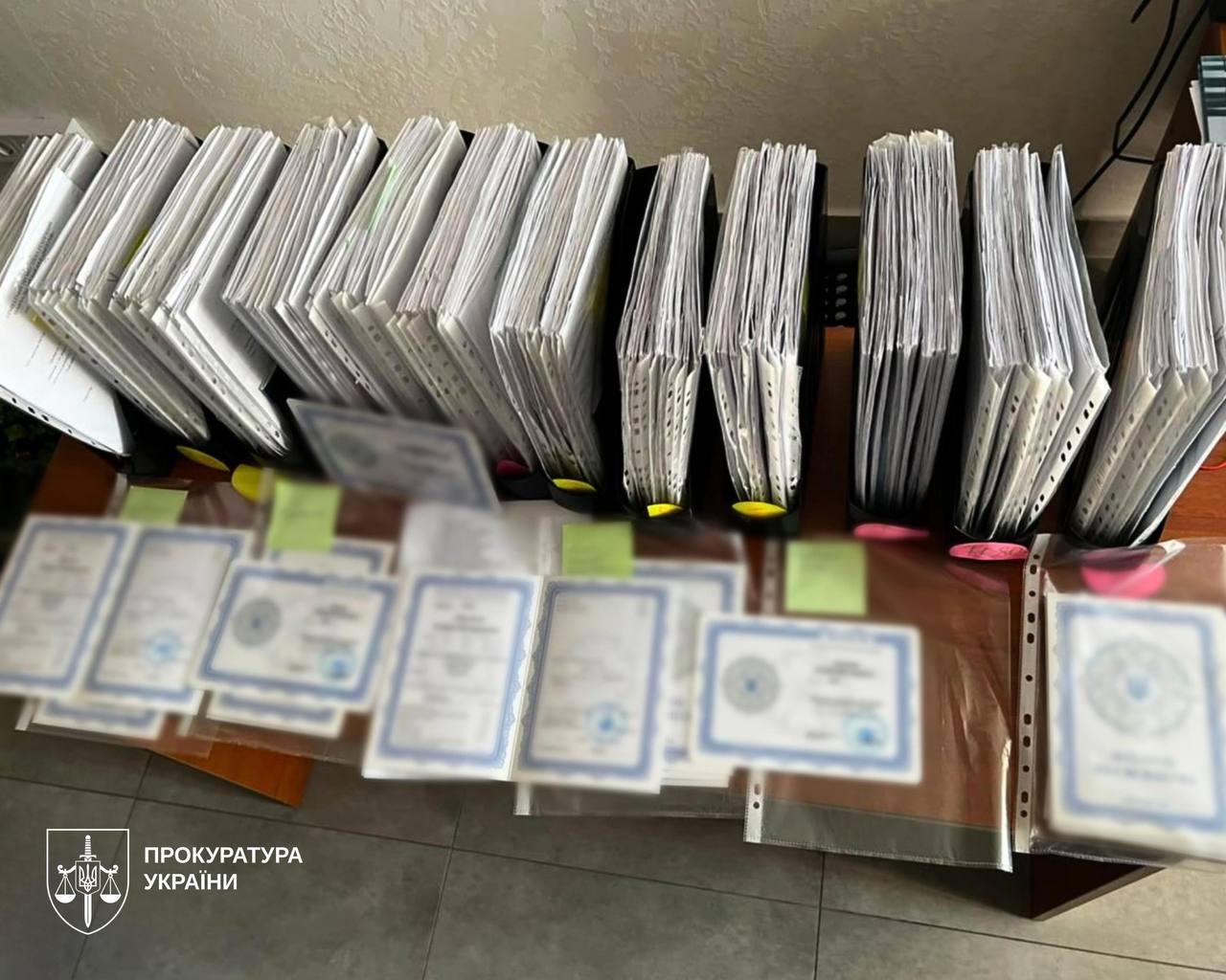 У Києві та Львові викрили схему з фейковими викладачами приватного закладу освіти