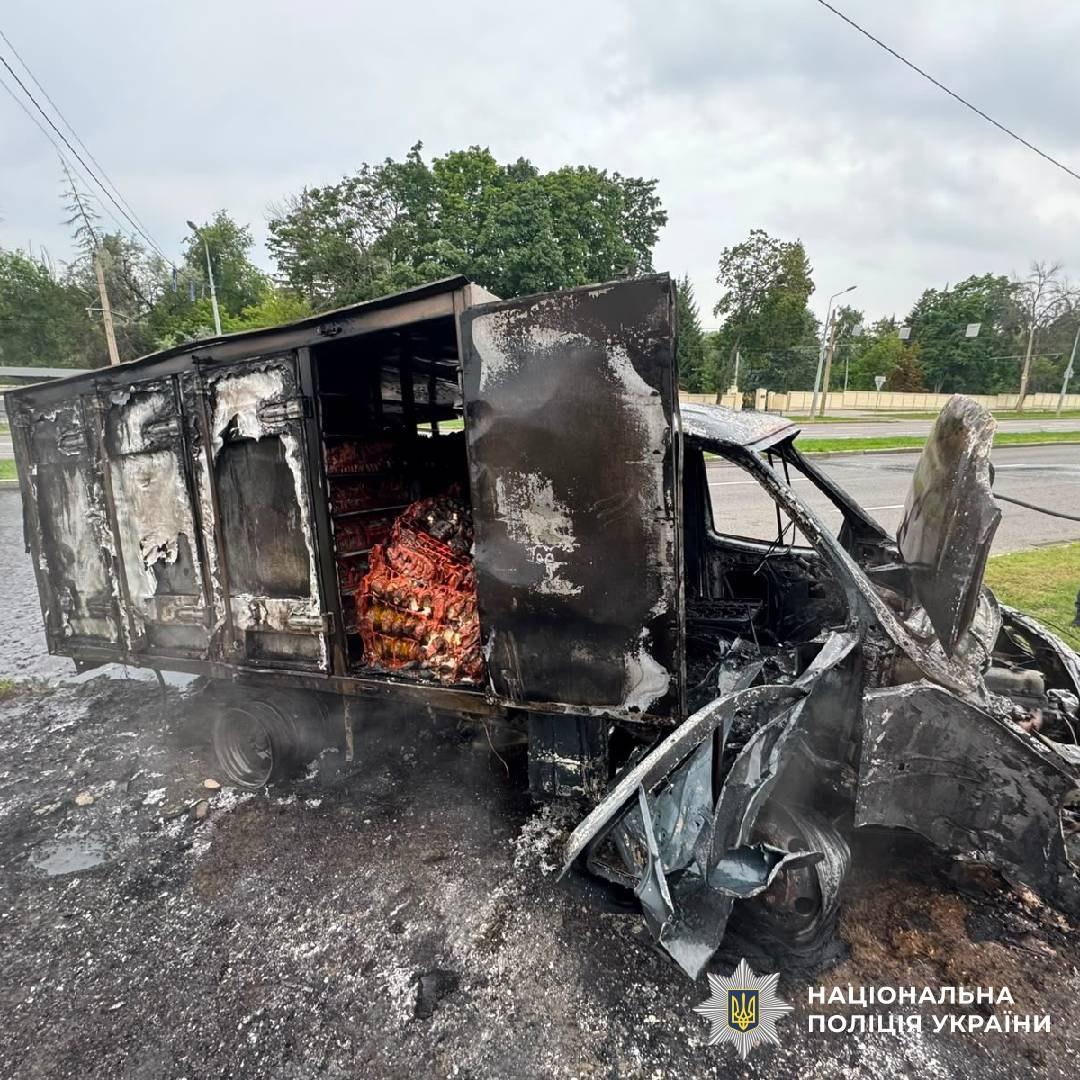 У Харкові FPV атакував вантажівку хлібозаводу, “Бандероль” – приватний будинок (відео)