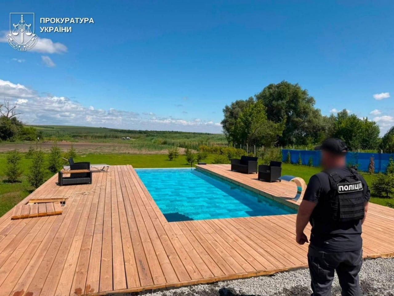 “Рабовласник” з військової частини будував маєток руками підлеглих