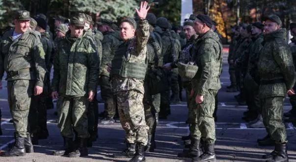 Росіяни на тлі чуток про мобілізацію почали масово шукати способи виїхати з країни