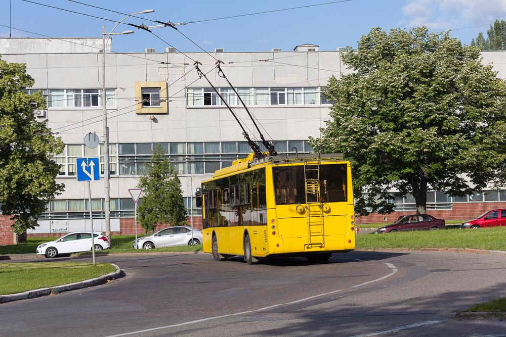 Через нічну атаку перекрили рух на вулиці Вадима Гетьмана: змінено рух тролейбусів