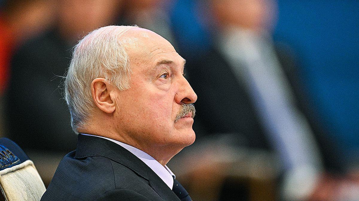 Лукашенко заявив, що перевірить боєготовність усієї армії Білорусі