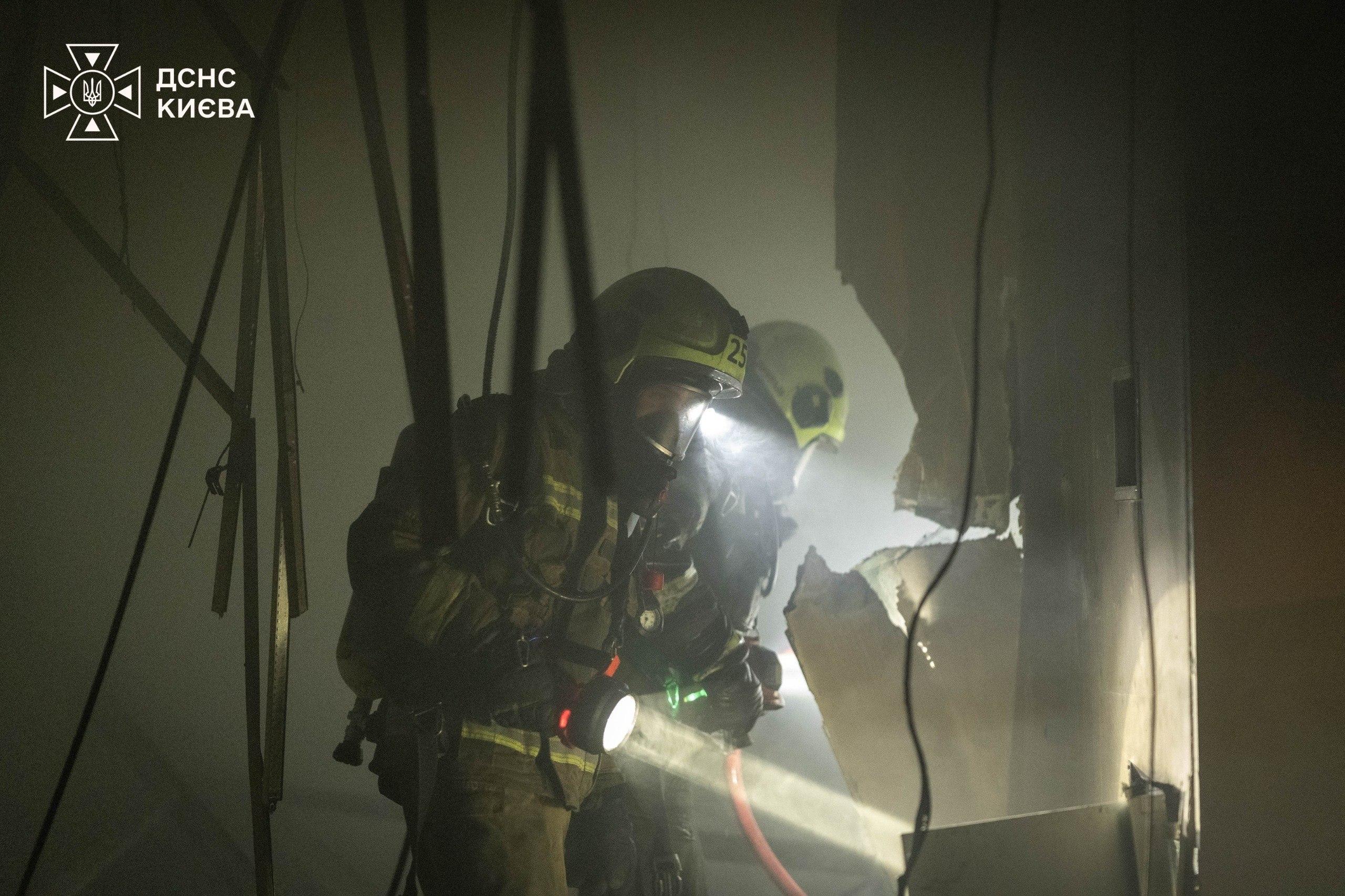 Чергова неспокійна ніч для Києва: є руйнування у кількох районах