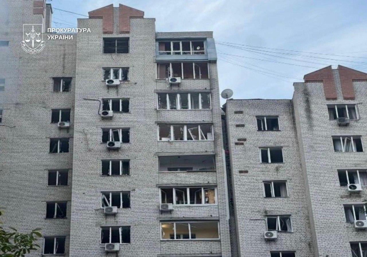 У будинку на Печерську внаслідок влучання БпЛА пошкоджено 30 квартир