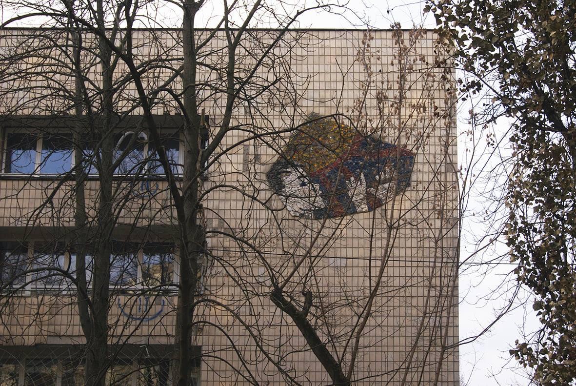 Мозаика мальчик играет на свирели