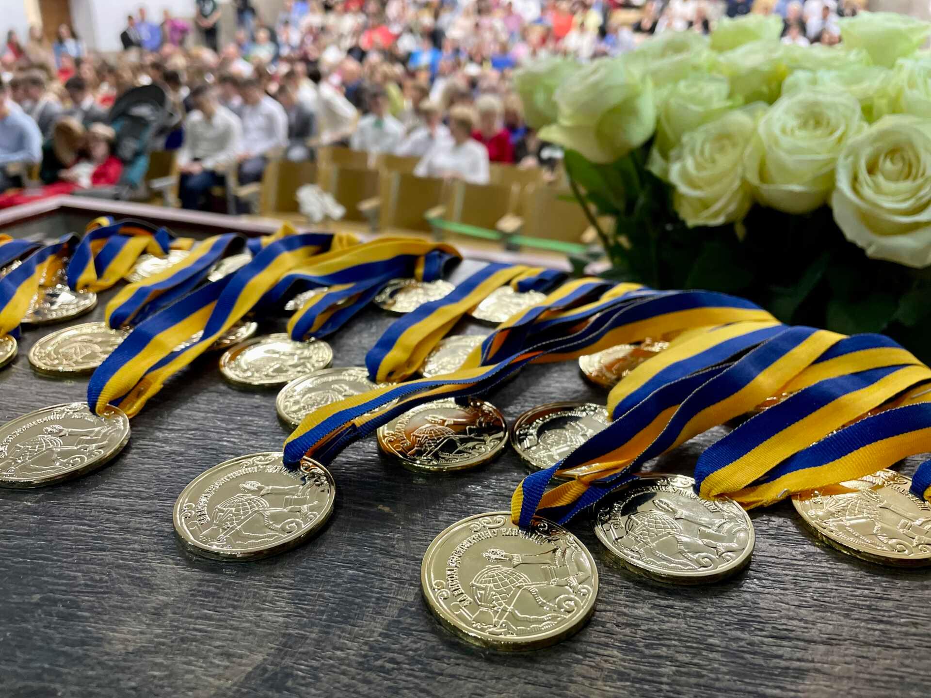 золоті і срібні медалі для випускників