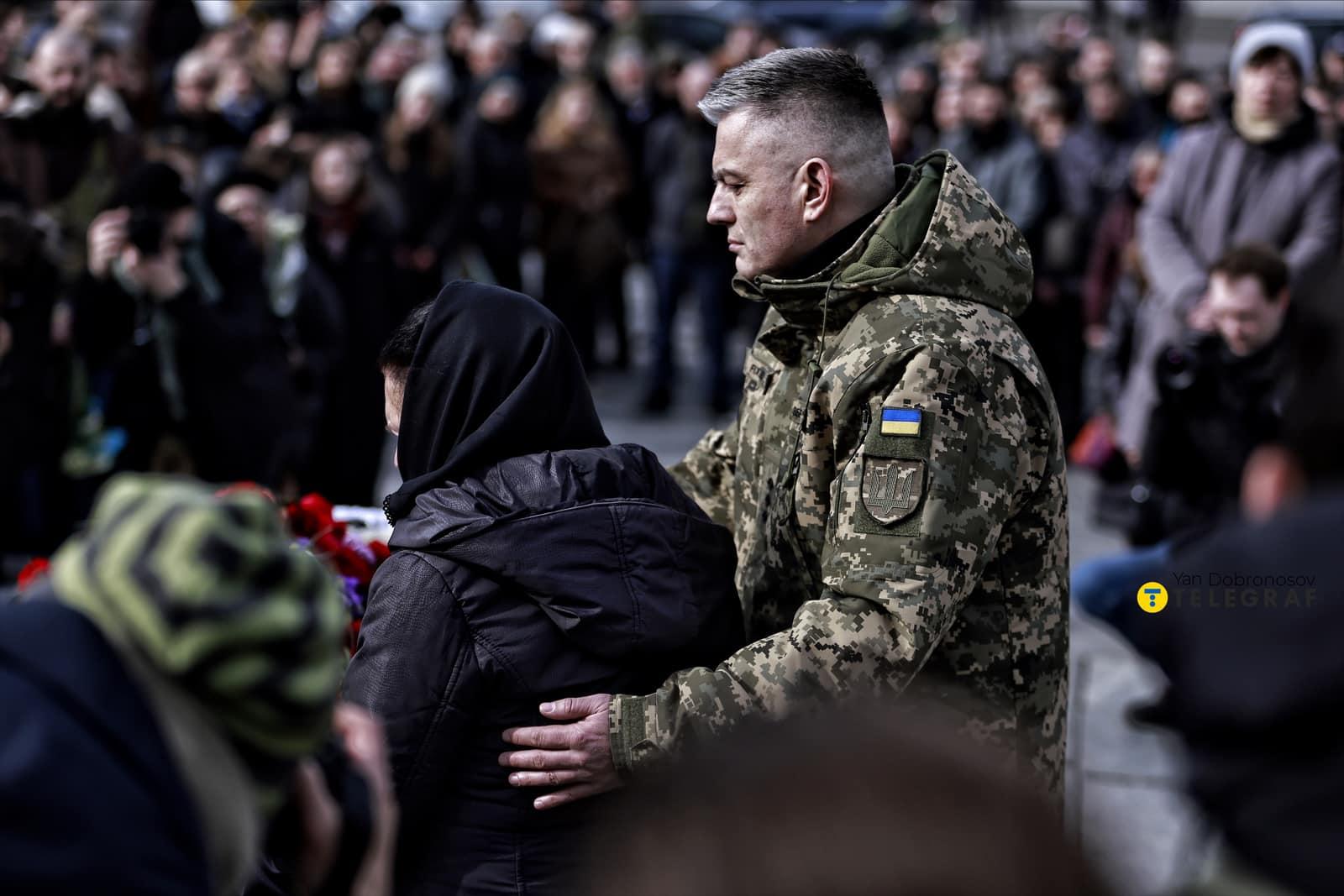 прощання з Василем Ратушним