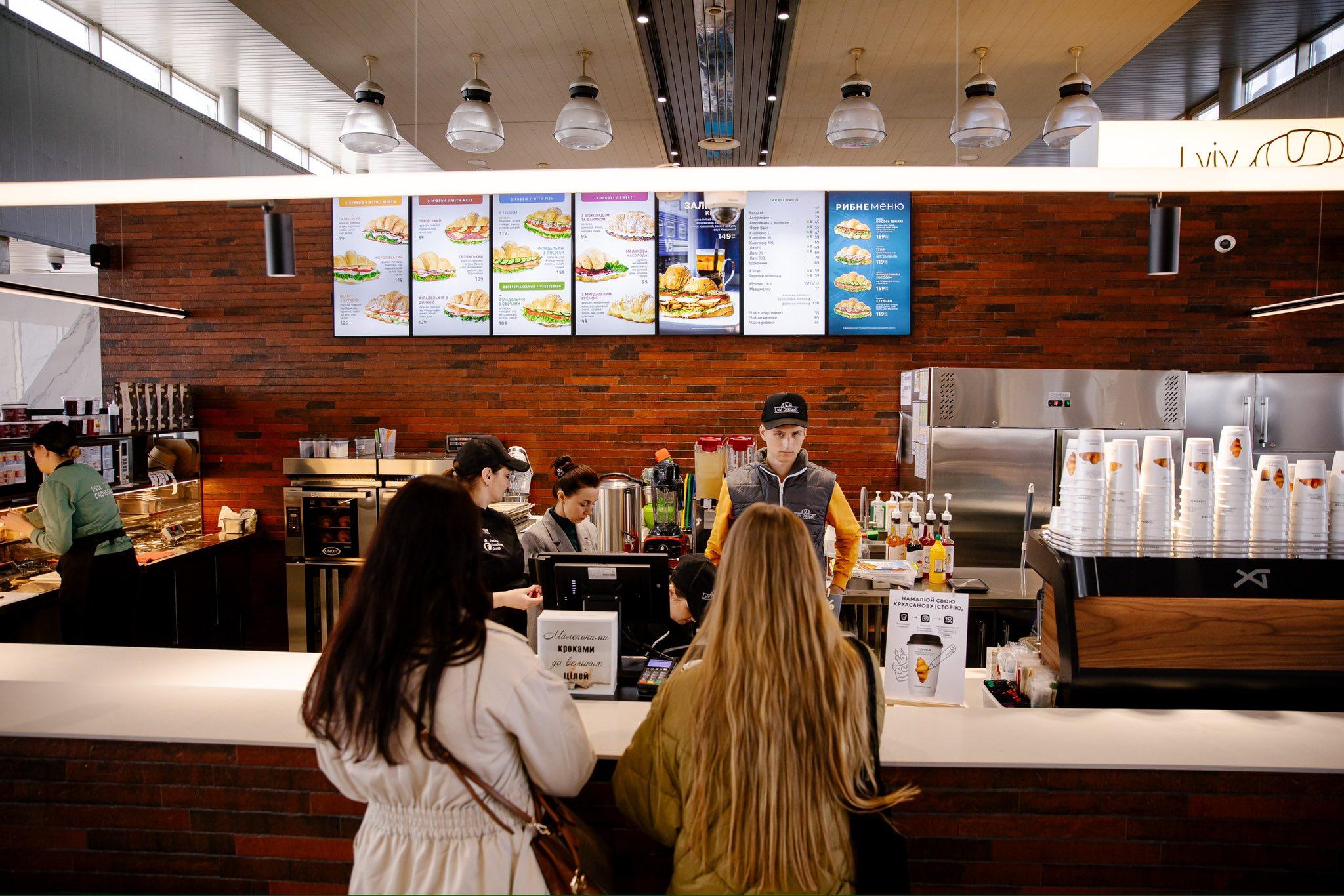 Пекарня військового на вокзалі